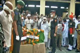 pulwama-encounter-last-rites-of-sepoy-prashant-sharma-held-with-full-military-honours-in-up