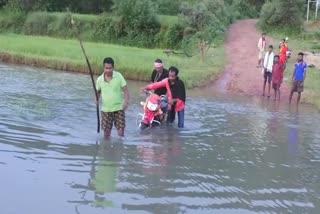 villagers-are-putting-their-lives-at-risk-due-to-not-bridges-on-ghaghia-river-in-jashpur