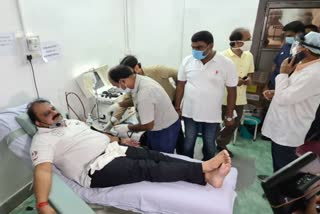 minister-mithilesh-thakur-donated-plasma-in-rims