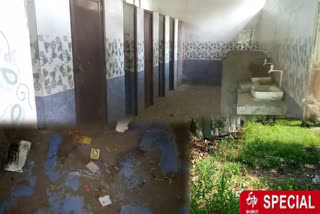 public toilet is in poor condition