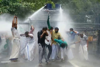 യുവജന സംഘടനകളുടെ സെക്രട്ടേറിയറ്റ് മാർച്ചിൽ സംഘർഷം  സെക്രട്ടേറിയറ്റ് മാർച്ചിൽ സംഘർഷം  ഉദ്യോഗാര്‍ഥിയുടെ ആത്മഹത്യ  Protests over the suicide of young man  PSC rank lists  പിഎസ്‌സി റാങ്ക് പട്ടിക