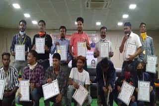 congress-sports-cell-honored-players-with-gold-medal-in-balrampur