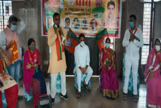 BJP workers in Badarpur heard live broadcast of Mann Ki Baat program