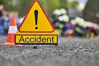 One person died and 2 injured in road accident in ranchi, road accident in ranchi, man died in road accident in ranchi, रांची में सड़क हादसे में एक शख्स की मौत और  2 घायल, रांची में सड़क हादसे में एक शख्स की मौत, रांची में सड़क हादसा