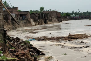 55 houses swept away by Ganga in Malda district