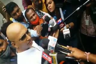 indrajit-lankesh-arrives-at-ccb-office-with-a-record-dot