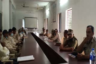 review-meeting-of-rajpur-forest-zone-forest-department-in-balrampur