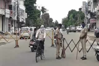 Vehicles continue to run on roads even after lock down in Kota