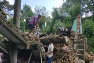 house collapsed due to heavy rain