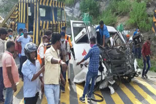 many people were injured in a fierce collision in four vehicles in ramgarh