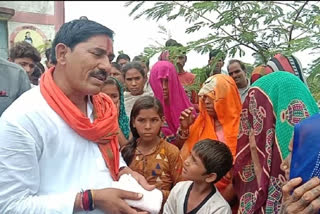 Minister of State Suresh Dhakad visited the area in shivpuri