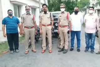 Two interstate robbers arrested in Gudivada krishna district