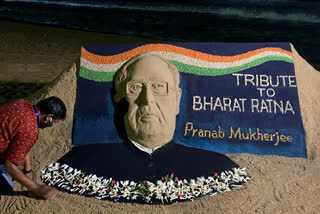 tribute to pranab da in sand art by sudahrshan patnayak