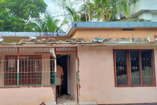 Attack  Cheruthyath  Congress office in Cheruthyath  ചെറുതാഴത്ത്  കോൺഗ്രസ് ഓഫിസ്  വെഞ്ഞാറമൂട് കൊലപാതകം  സി.പി.എം  കോണ്‍ഗ്രസ്  അക്രമം  രാഷ്ട്രീയ അക്രമം