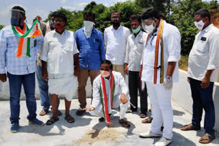 congress leaders visit 2 bedroom houses at khammam  district