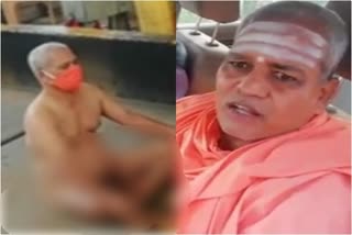 Swamiji protested over demanding a toll fee travell