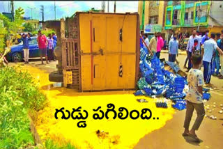 the vehicle which is transporting eggs got rolled over at old malakpet Hyderabad