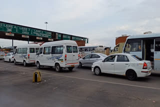 vehicles-piled-up-at-the-customs-post-due-to-cancellation-of-e-pass-customs-staff-stagnation