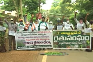 farmers agitation infront of eluru collectarate