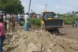 public-road-blockade-condemning-against-temple-land-occupied