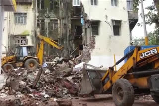 building collapses, one killed in dongri mumbai maharashtra