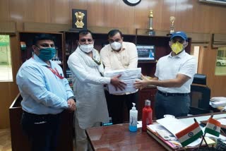 Social organization presented 3 thousand masks to Deputy Commissioner in Bhiwani