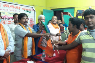 500 supporters joined into BJP at shantipur