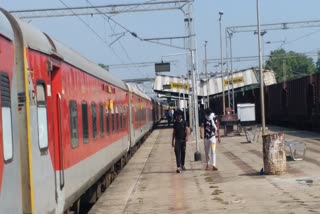 rajdhani-express-stop-in-daltonganj-in-palamu