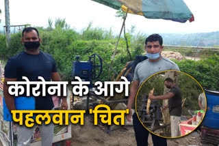 Rakesh Kumar selling sugercane juice