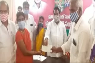 mla aruri ramesh distribution kalyna laxmi cheques in warangal rural district