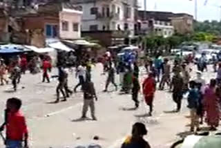 people pelting stones on police