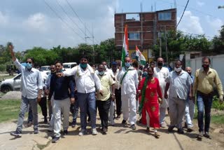 congress-workers-created-ruckus-in-seraikela