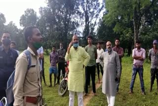 MLA Gulab Kamro arrives at Sokobhra to meet villagers