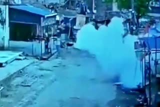 प. बंगाल में भाजपा सांसद पर बम से हमला
