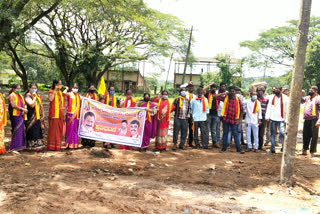 karave protest demanding  to solve the  garbage problem permanently