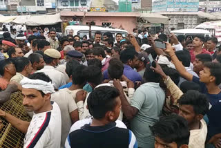 Auto market shopkeepers protest in bhiwani