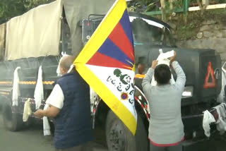 Tibetans cheer in Shimla for Indian Army as convoy the passes