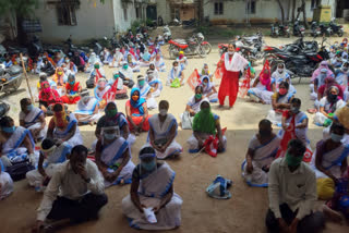 asha workrs protest in nizamabad