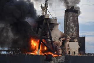 Coast Guard assists Sri Lankan Navy in dousing fire  Sri Lankan Navy  Fre onboard oil tanker  MT New Diamond  Indian Coast Guard  Sri Lanka coast  ഓയിൽ ടാങ്കർ  ക്രൂഡ് ഓയിൽ  ഫിലിപ്പീൻസ് സ്വദേശി  എംടി ന്യൂ ഡയമണ്ട് കപ്പൽ  ഇന്ത്യൻ കോസ്റ്റ് ഗാർഡ്  ഐസിജി കപ്പലുകൾ  ശ്രീലങ്കൻ നേവി