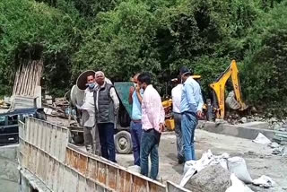 DC Shimla arrives at  Kumarsain to assess the damage caused by rain