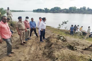 Dead body of a youth found on the river bank