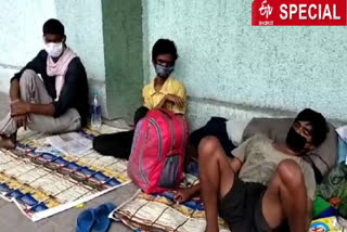 Family from Bihar forced to live on the pavement in delhi