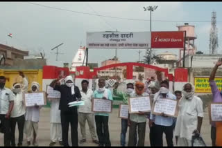 People protest in Dadri tehsil against land mafia due to custodian land case