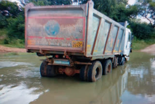 tipper-lorry-driver-dead-with-electric-shock-at-chinnavelli-village-in-mahabubnagar-district