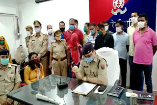 पुलिस ने आरोपी चचेरी बहन को किया गिरफ्तार