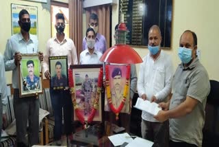 Family with photo of martyrs