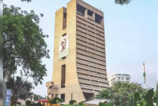 ndmc council give relief for six months to the staff and officers to vacate their government quarters