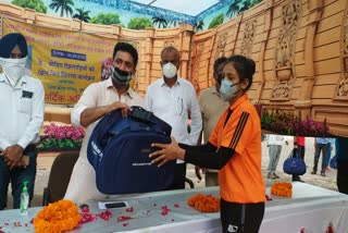 churu mp rahul kaswan,  churu mp rahul kaswan distributed kit