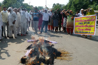 PTI teachers burnt effigy of education minister on teacher's day in jind