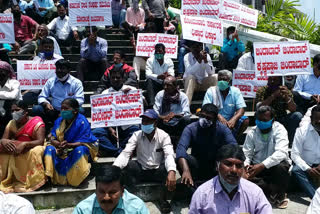 Protest demanding the implementation of the Reservation Act